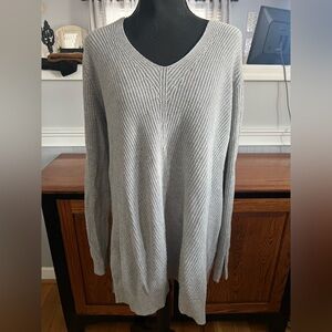 Old Navy Gray V-Neck Sweater EUC